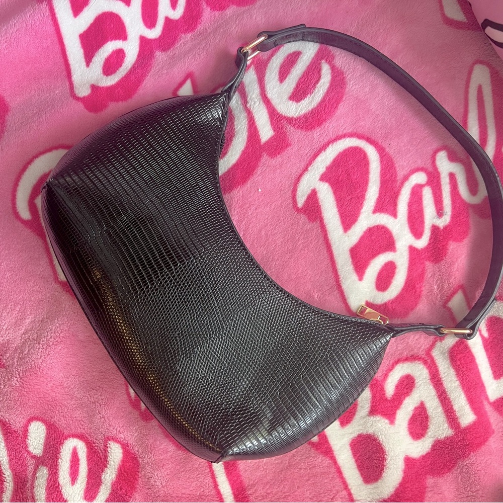 👛 Black Croc Embossed Shoulder Bag | Trendy Baguette Style | Like New!